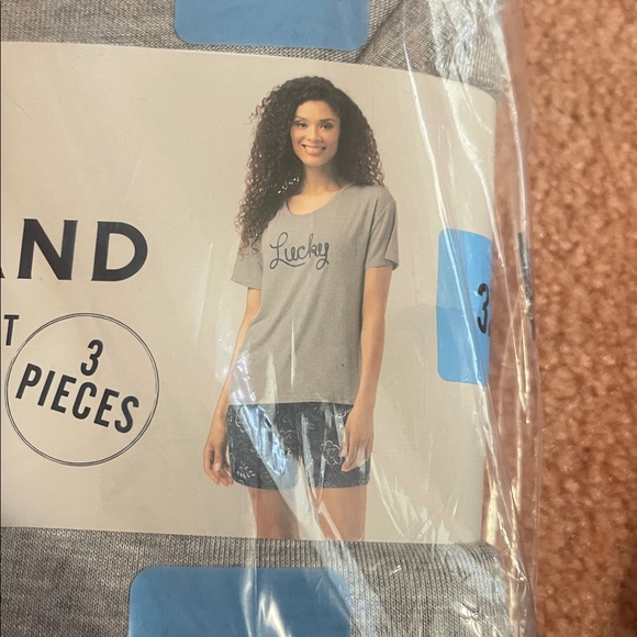 (2) sets Lucky brand 4 pieces pajama set ,brand new - Picture 14 of 15